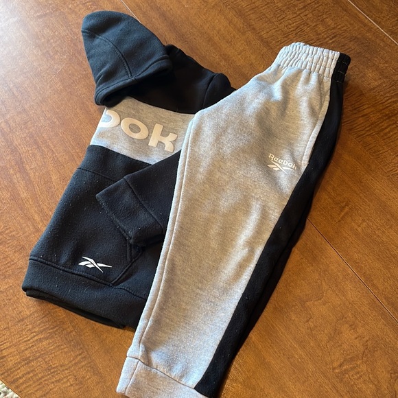 Reebok Sweatsuit - Size 4 - Picture 5 of 8